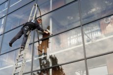 Glasbewassing_ladder